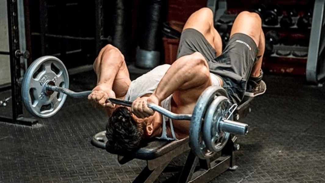 Skull-crusher Skullcrusher (Lying Triceps Extension)