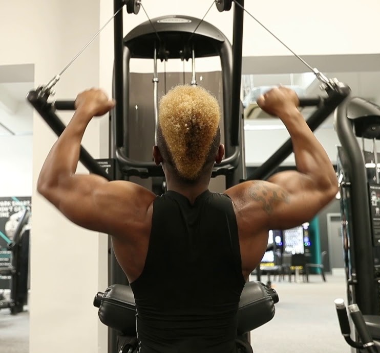 Diverging Lat Pulldown