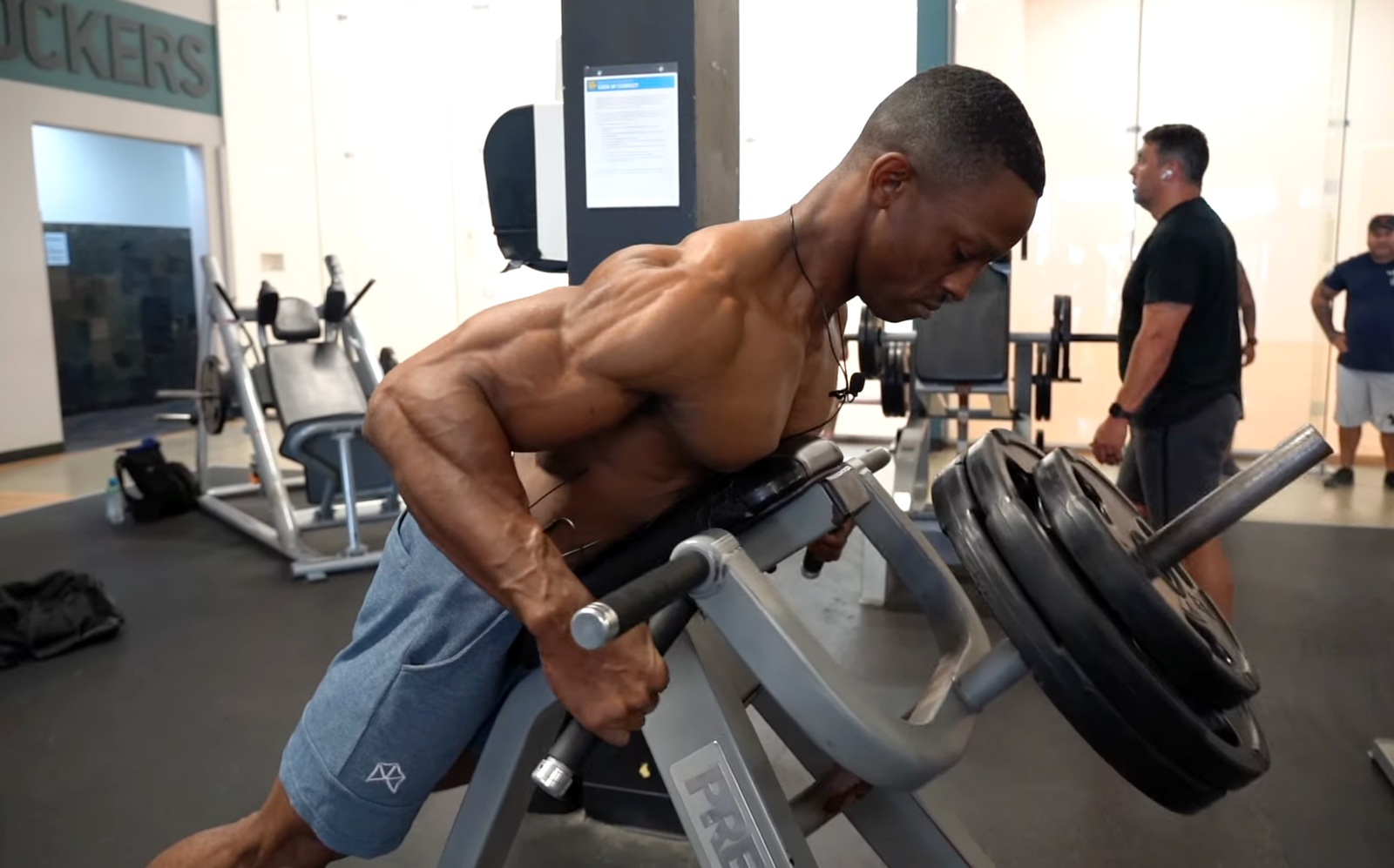 How to Perform the Chest-Supported Machine Row How to Perform the Chest-Supported Machine Row